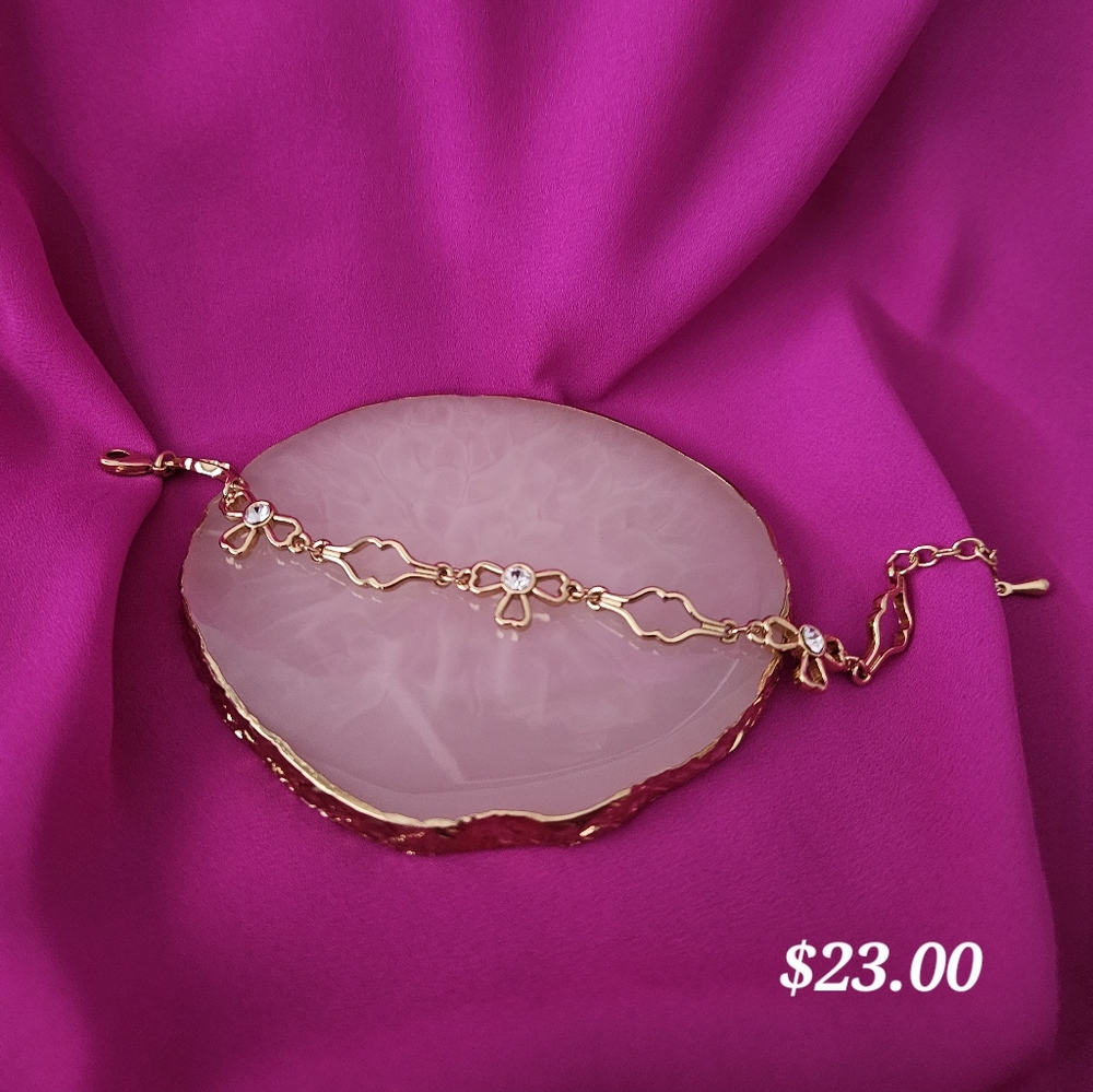 Elegant Gold Bracelet with Crystal Accents